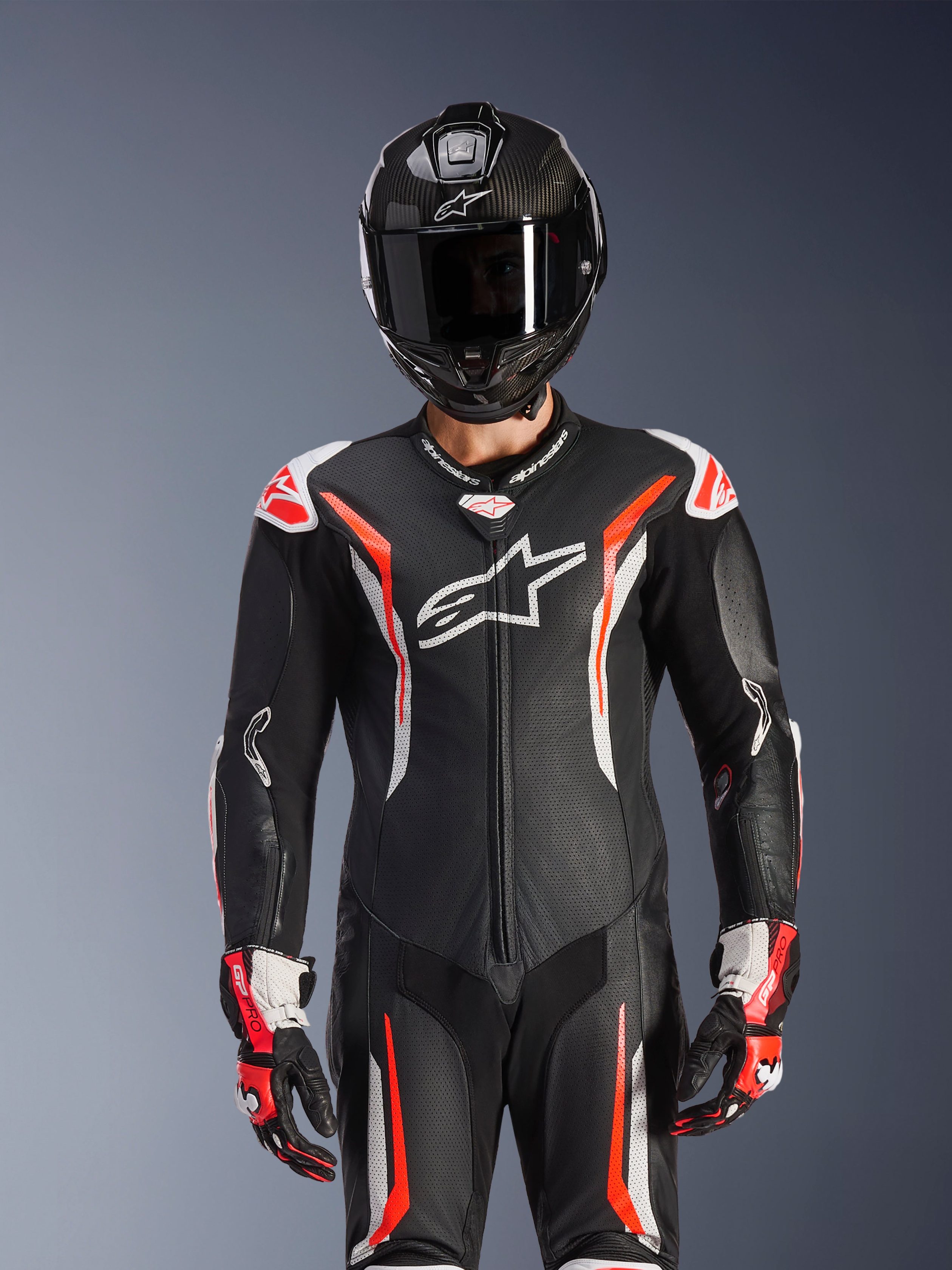 3150226_1231_GP_TECH_V5_1PC_LEATHER_SUIT_HELMET_FR.jpg