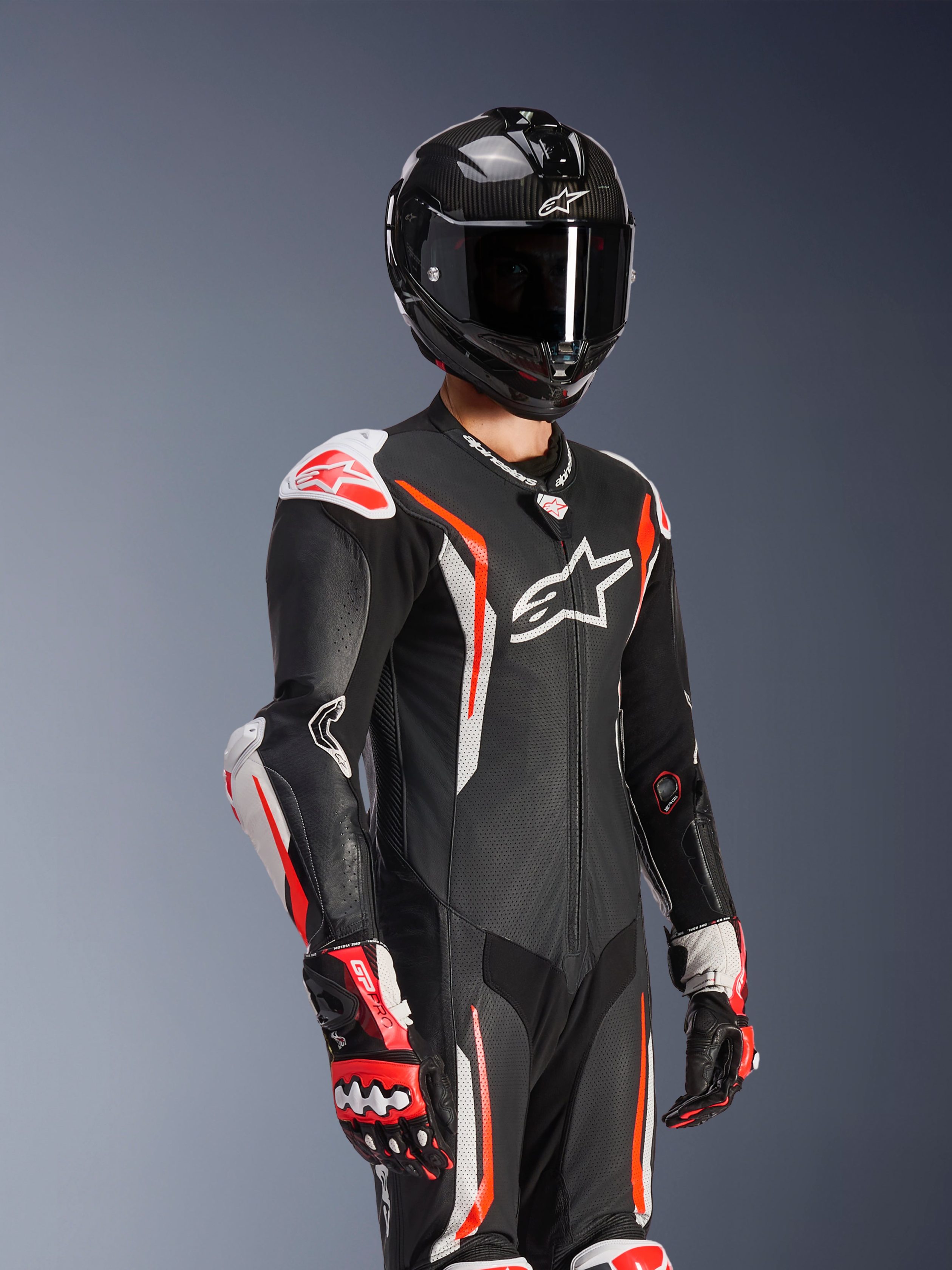3150226_1231_GP_TECH_V5_1PC_LEATHER_SUIT_HELMET_FS.jpg